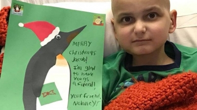 Garoto com câncer pede cartões do mundo todo para comemorar o último Natal