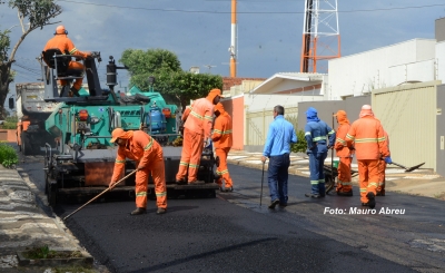 Prefeitura finaliza primeira etapa do Programa "Asfalto Novo" com o recapeamento de cinco ruas