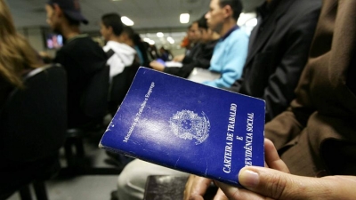 Mais de três milhões buscam emprego há mais de 2 anos, diz IBGE