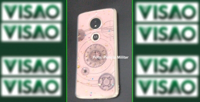 Homem não explica porque tinha celular rosa e acaba preso pela PM