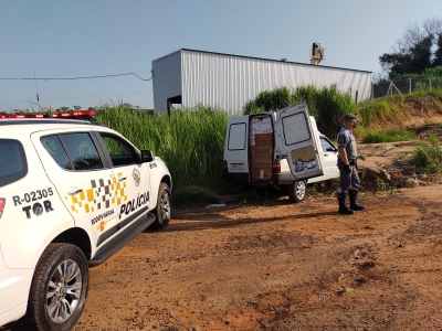 Furgão recheado com cigarros contrabandeados é apreendido em Marília