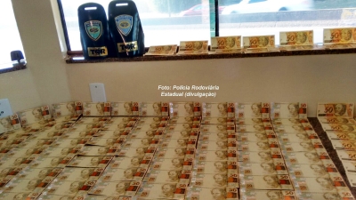 Rapaz é preso em R$ 16 mil em dinheiro falso