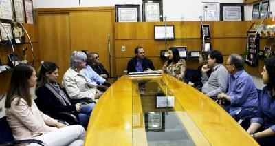 Médico geneticista, Dr. Fernando Kok visita Projeto Amor de Criança e recebe homenagem