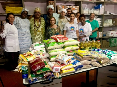 Gota de Leite recebe mais alimentos do coletivo "Guerreiros do Axé"