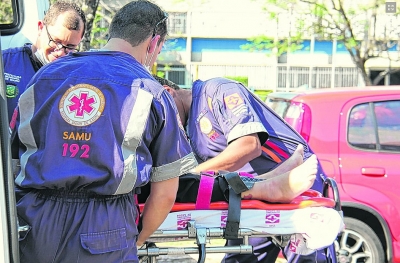 Idosa morre ao ser "prensada" em elevador com a neta