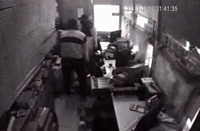 Homens invadem lotérica e fogem levando cofre