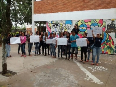 Alunos protestam no Monsenhor Bicudo