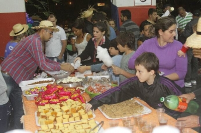 Amigos se unem para Festa Julina na zona Oeste