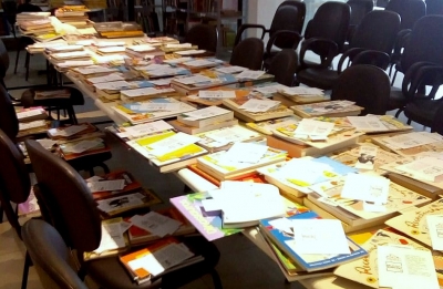 Cultura distribui kits de livros com cestas básicas em Marília