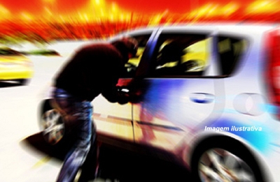 Comerciante sofre sequestro relâmpago em semáforo na zona norte