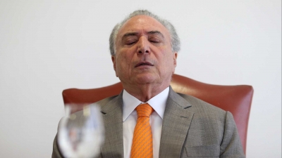 Temer tem alta e deixa hospital após 3 dias internado
