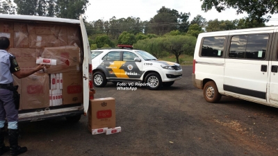 Polícia Rodoviária apreende vans cheias de cigarros
