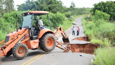 Prefeitura de Pompeia recupera vicinal atingida por temporal
