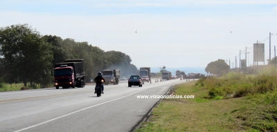 Parte dos caminhoneiros decide sair de bloqueio no Gigantão. Mas, protesto continua