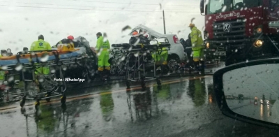 Acidente entre carros deixa dois mortos e feridos na SP-333, em Marília