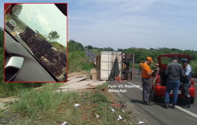 Carretas tombam na SP-333, próximo a Marília