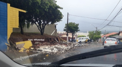 Chuva forte causa estragos e transtornos em Marília
