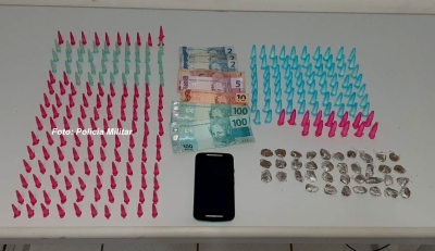 Mulher é presa vendendo drogas em 