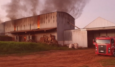 Incêndio atinge armazém de amendoim na região
