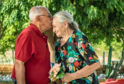 Idosa de 89 anos tem Alzheimer, mas não esquece do grande amor da sua vida: seu marido!