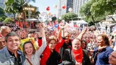 Dilma faz aceno à esquerda e anuncia medidas para 