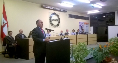 Senador Cristovam Buarque é homenageado pelo Univem e destaca Parque Tecnológico