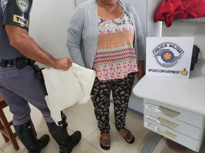Boliviana é detida com droga amarrada em seu corpo