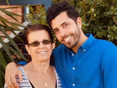 Mãe que rejeitou o filho gay escreve carta de arrependimento: “O amor é nosso líder”