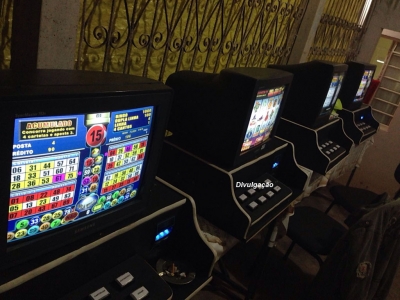 Polícia estoura casa de jogos de azar na zona norte