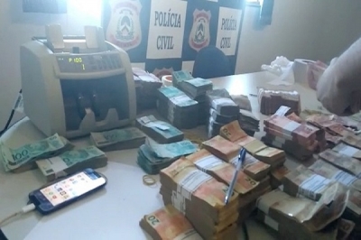 Criminosos abandonam caminhão com milhões após assalto a banco 