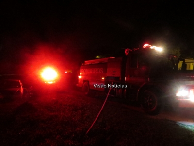 Homem confia em pedreiro e tem carro incendiado