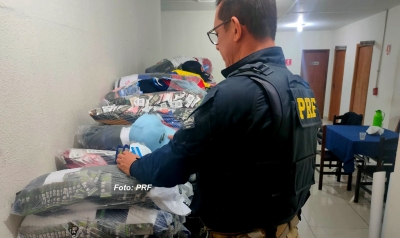 Camisetas e bonés contrabandeados são apreendidos pela PRF