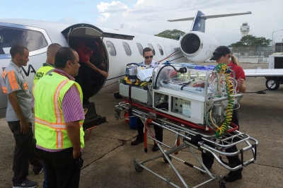 Americana dá à luz quatro meses antes da data em cruzeiro