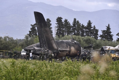 Avião militar cai e deixa 257 mortos