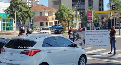 Família faz manifestação após morte de calheiro por Covid-19 em Marília