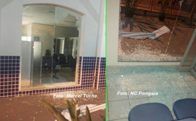 Dupla arromba agência bancária com pedra e acaba presa