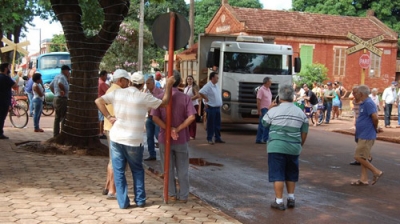 Idoso morre ao ser atropelado por caminhão