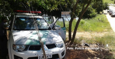 Polícia Ambiental faz operação e surpreende cinco pescando na represa Cascata