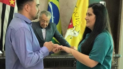 Juiz surpreende noivos com juramento: "Prometo não agredi-la"