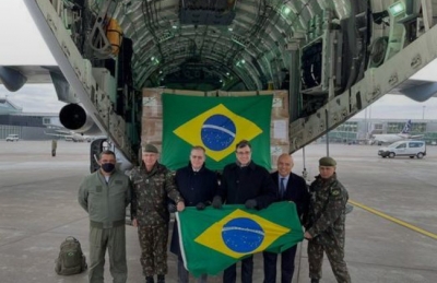 Avião da FAB com brasileiros que estavam na Ucrânia chega ao Brasil