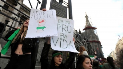 Câmara da Argentina vota projeto de legalização do aborto nesta quarta