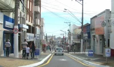 Governo amplia para 8 horas funcionamento do comércio em cidades na fase amarela 