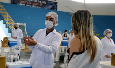Profissionais da Saúde de Marília recebem segunda dose da vacina contra a Covid-19