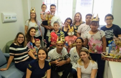 Pacientes da Oncologia Pediátrica da Santa Casa de Marília recebem ovos de Páscoa