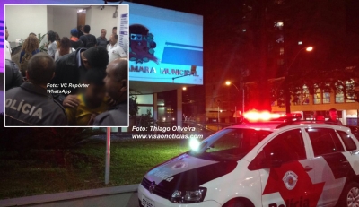 Protesto feminista causa confusão na Câmara