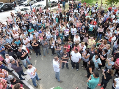 Prefeito aceita receber servidores em greve para negociação.
