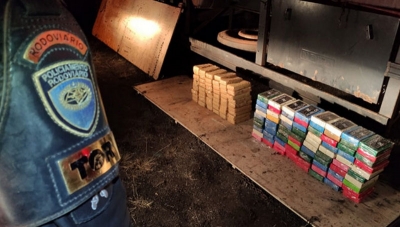 Homens são presos transportando mais de 140 kg de pasta base de cocaína em caminhão