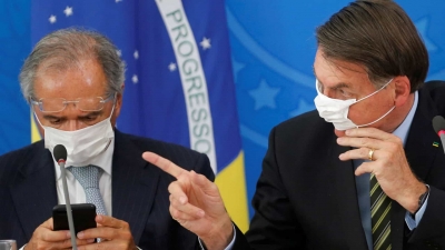 Para evitar demissões em massa, Bolsonaro autoriza corte de 50% dos salários