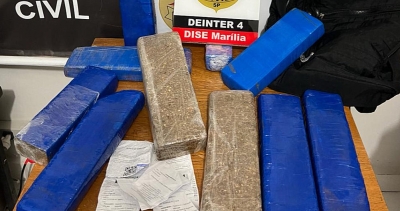 Fim da viagem: casal é preso trazendo droga para Marília