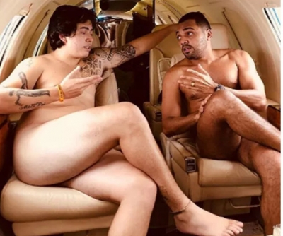 Whindersson Nunes viaja pelado em jatinho com filho de Tiririca